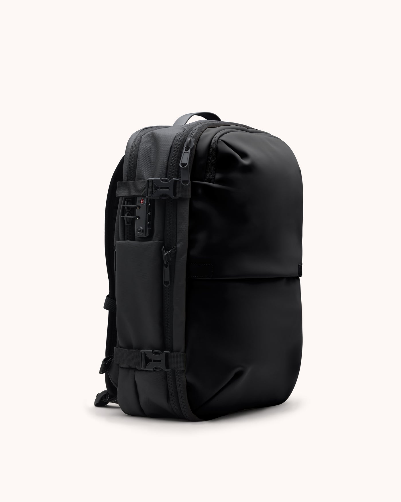 Mochila Airpack preta em três quartos